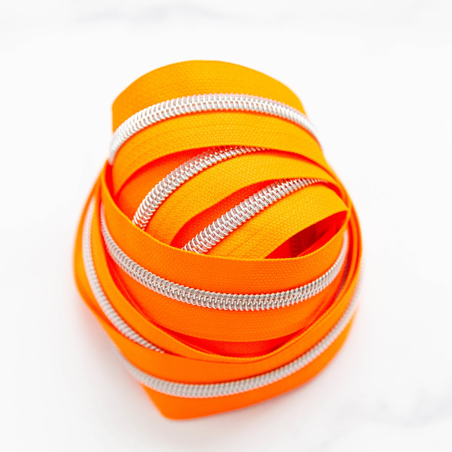 Knot and Thread Designs spiralblixtlås #5 Tangerine Twist med nickel, 2,74 m