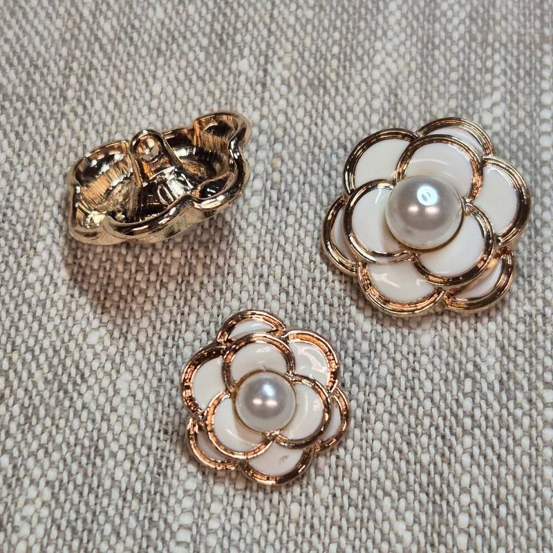 Dekorknapp med hals - Blomma med pärla - Vit och guld