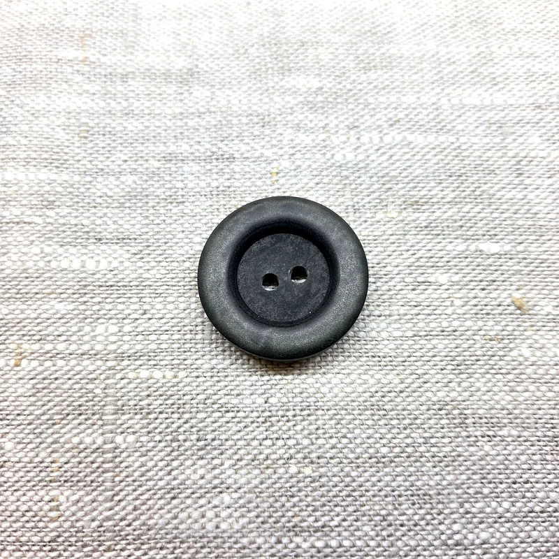 Knapp 2 hål med kant 28 mm, grafitgrå