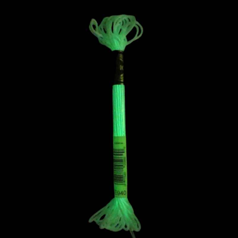 DMC Mouliné Light Effects - Glow in the Dark E940