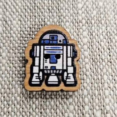 Träknapp 2 hål R2D2