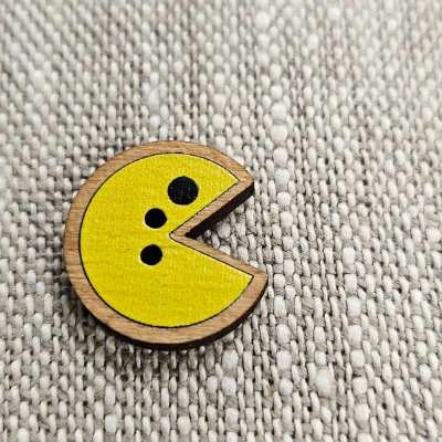 Träknapp 2 hål Pacman Gul