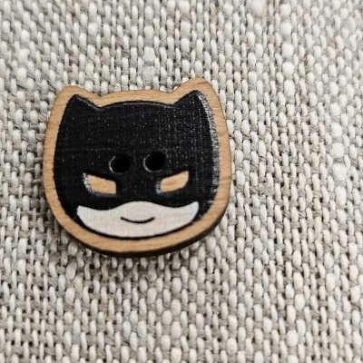 Träknapp 2 hål Batman