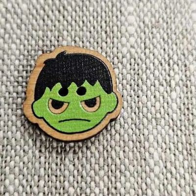 Träknapp 2 hål Hulken