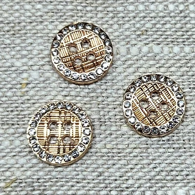 Knapp 4 hål, guld med strass, 12 mm