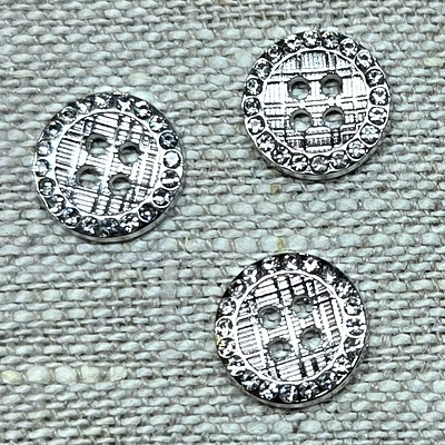 Knapp 4 hål, silver med strass, 12 mm