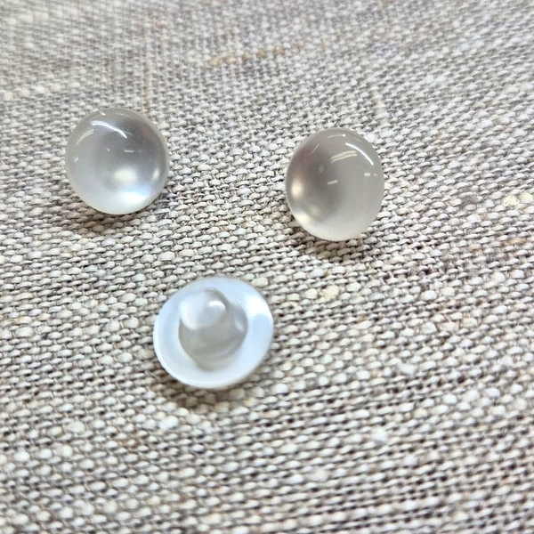 Knapp med hals 11 mm, plast glansig naturvit