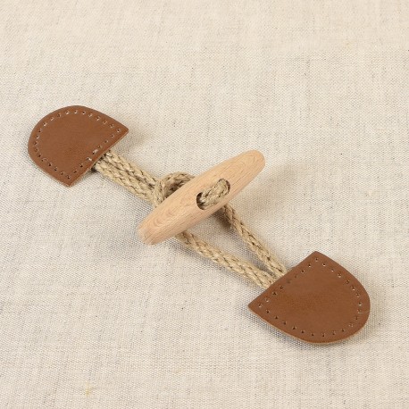 Kamel - Duffelspänne med träknapp