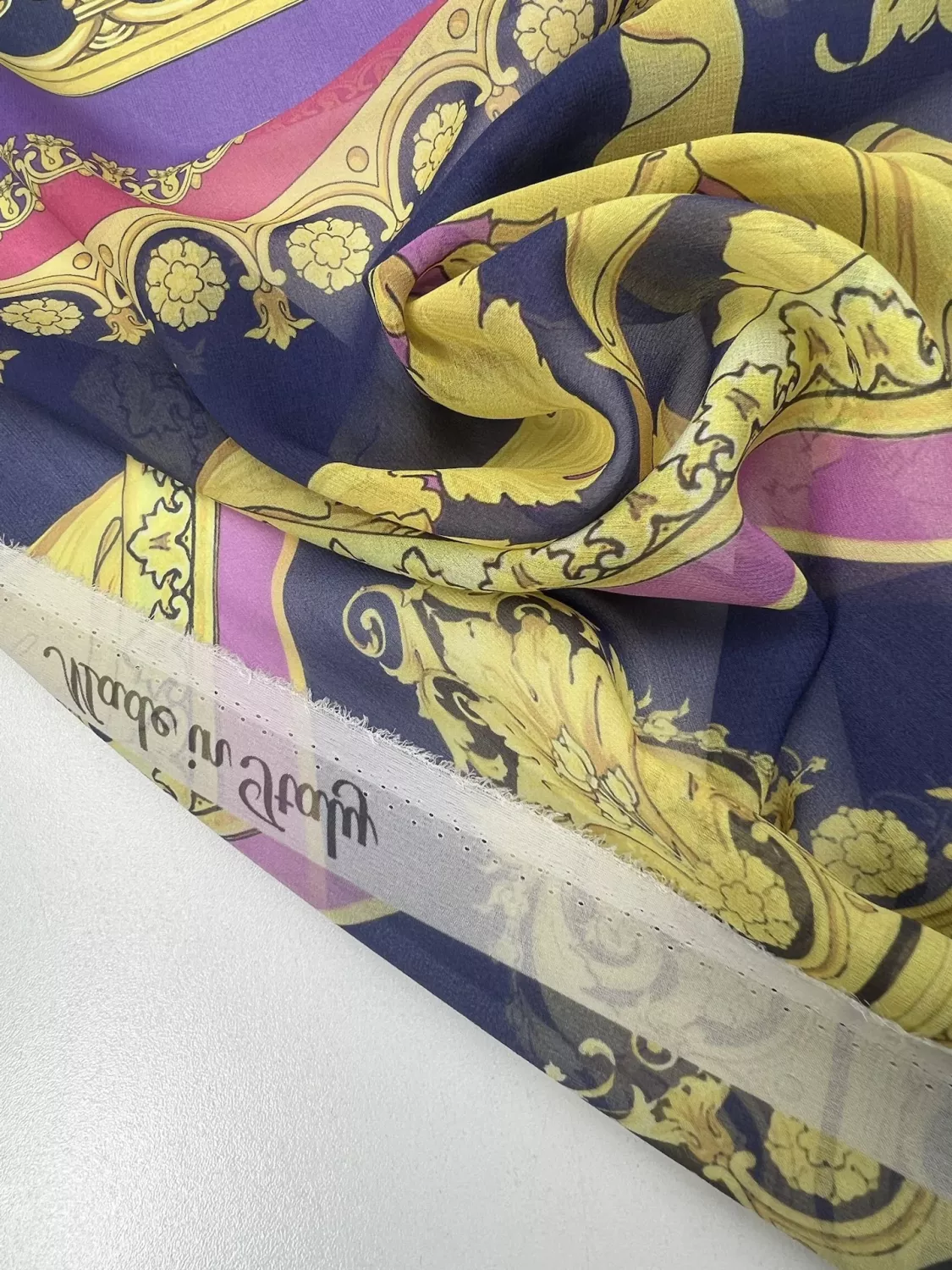 100% silke Rapport 138cm lång x 140 cm bred