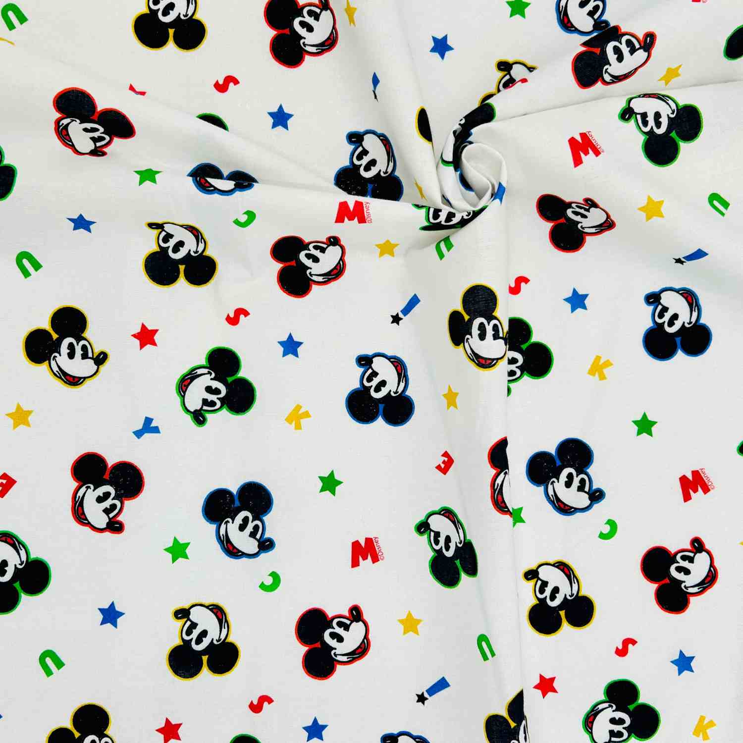 Musse Pigg på vit botten