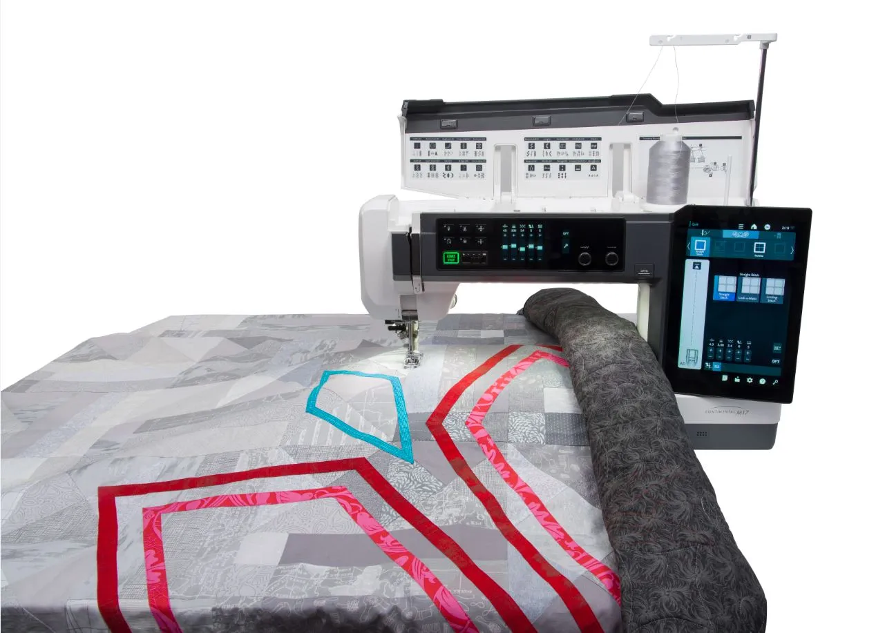 Janome Continental M17 med 34 cm arbetsyta och stor quilt under nålen