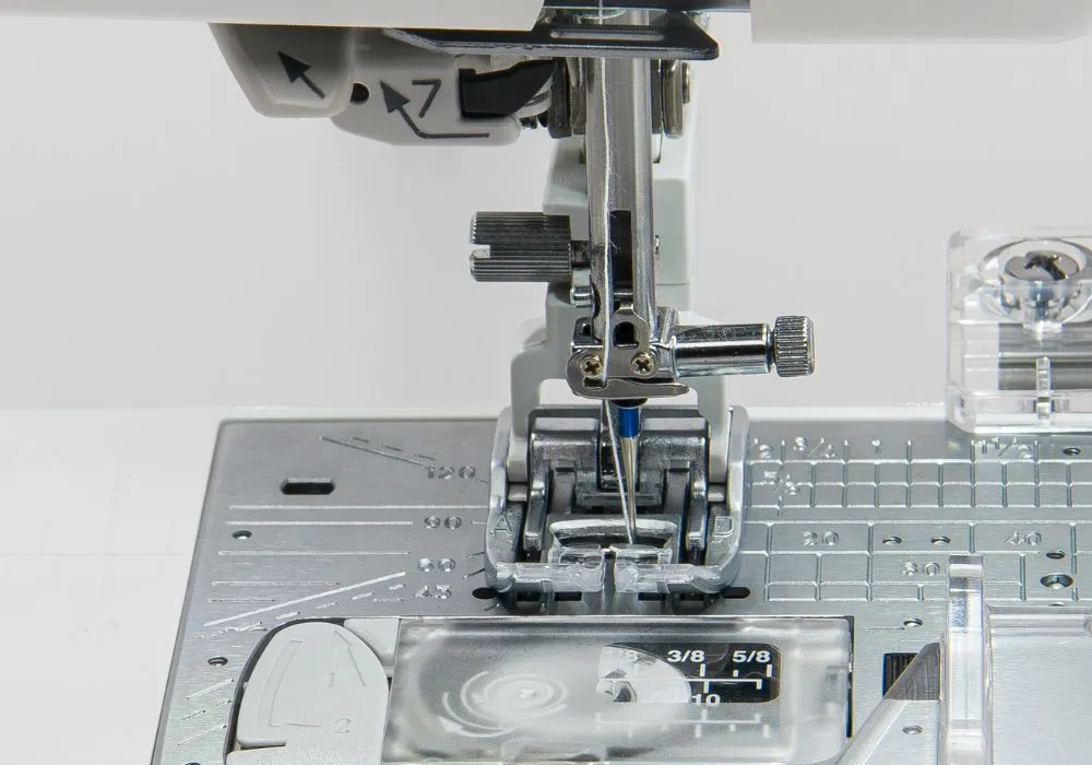 AcuFeed Flex Plus monterad på Janome Continental M8