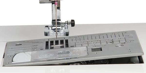 One-Touch magnetiskt stygnplåtsbyte på Janome Continental M8