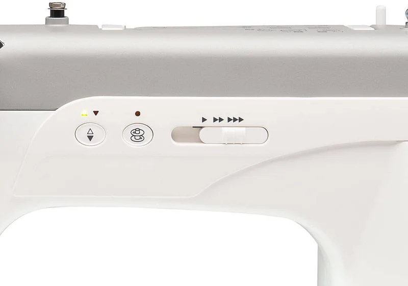 Hastighetsreglage och kontrollpanel på Janome HD9