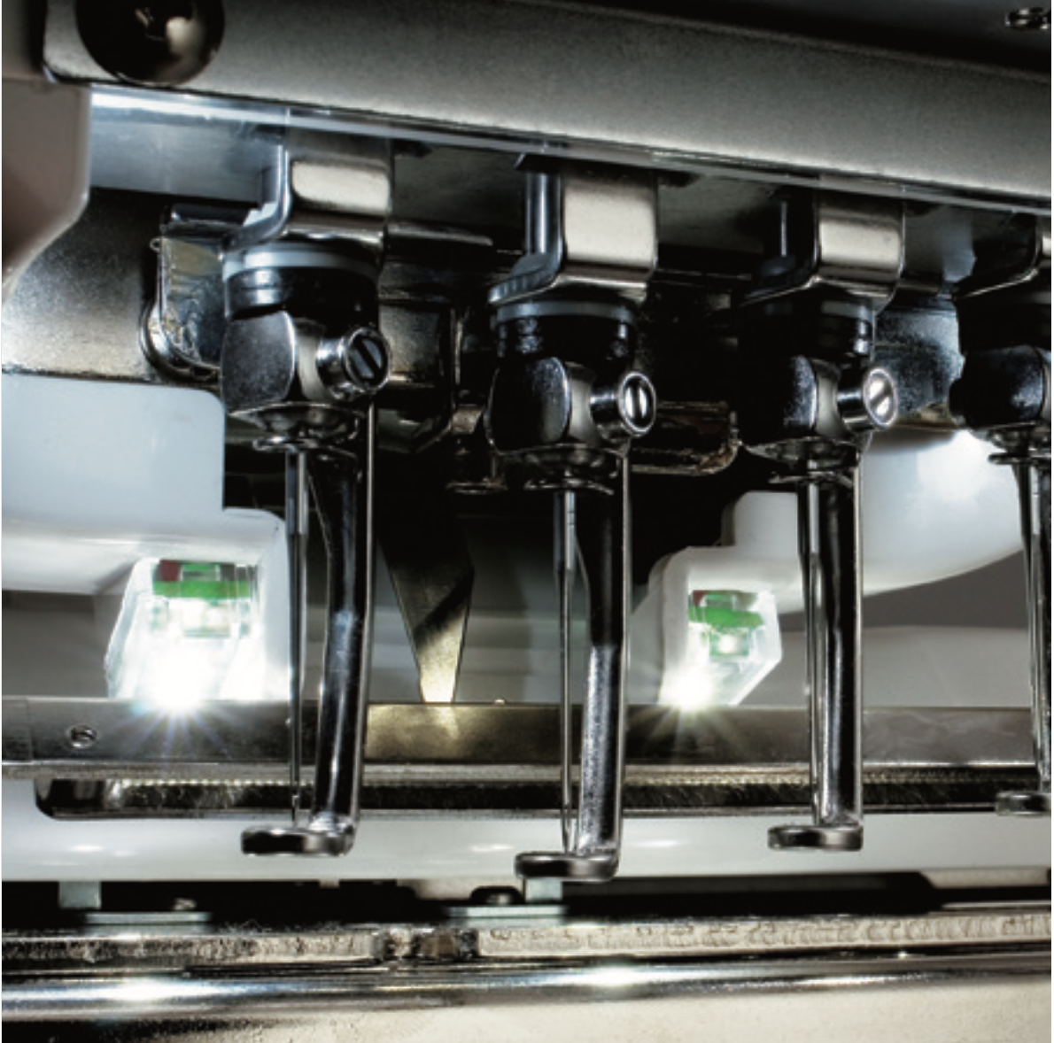 MB7 med 6 LED-lampor för broderibelysning