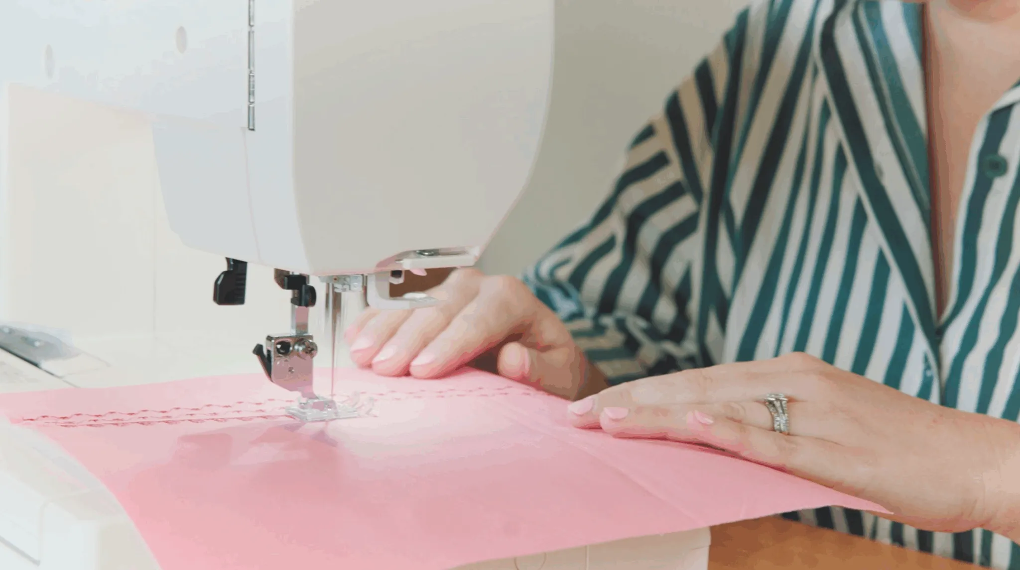 300 sömmar med automatiska förval på Memory Craft 1000