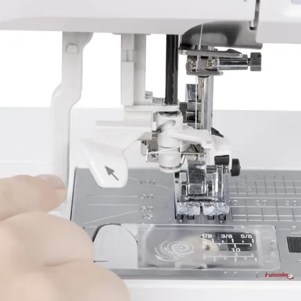 Uppgraderad nålpåträdare på Janome Skyline S5 Anniversary Edition