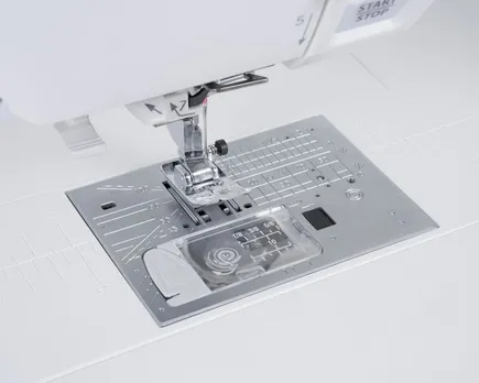 Raksömstygnplåt med snap av/på på Janome Skyline S5