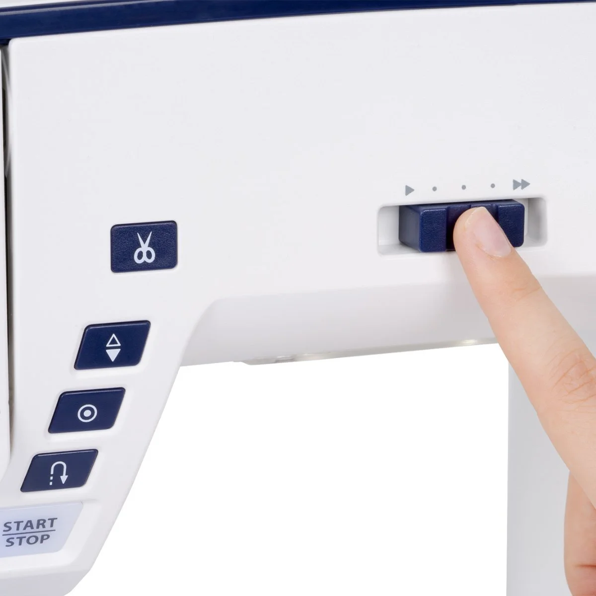 Trådklipp och hastighetskontroll på Janome Skyline S5