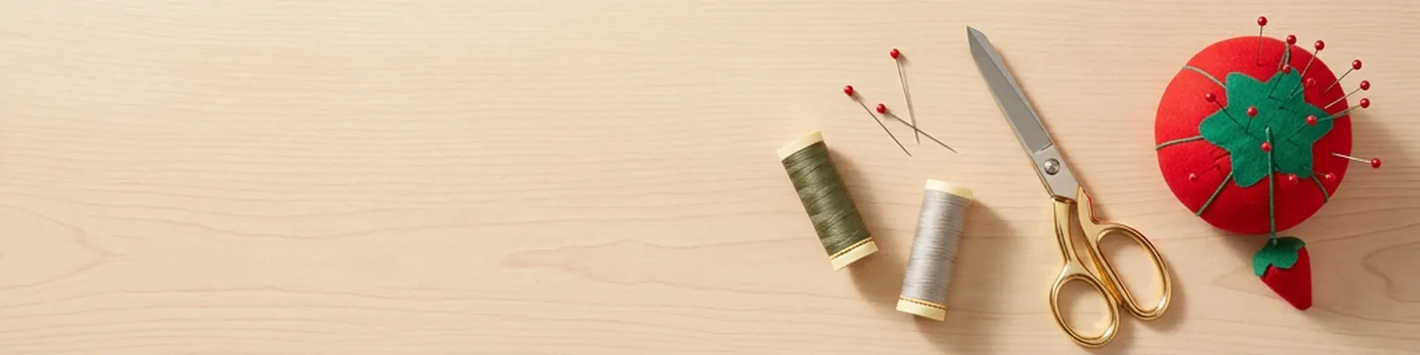 Sytillbehör hos Bernt i Lund – sax, tråd och nåldyna