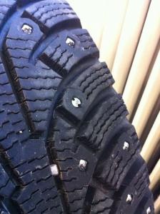 Vinterdäck som är kompletteringsdubbat med BestGrip Skruvdubb