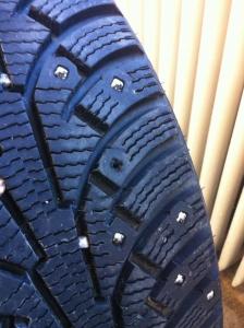 Vinterdäck med skruvdubb borttaget