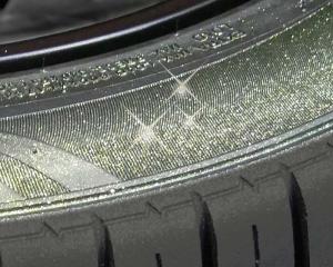 Däckspray gyllene metallic