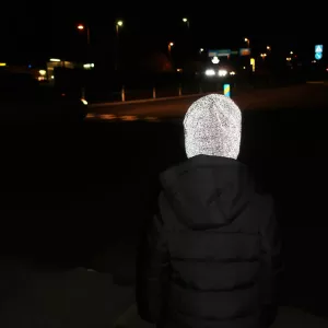 Sirius - stickad reflexmössa