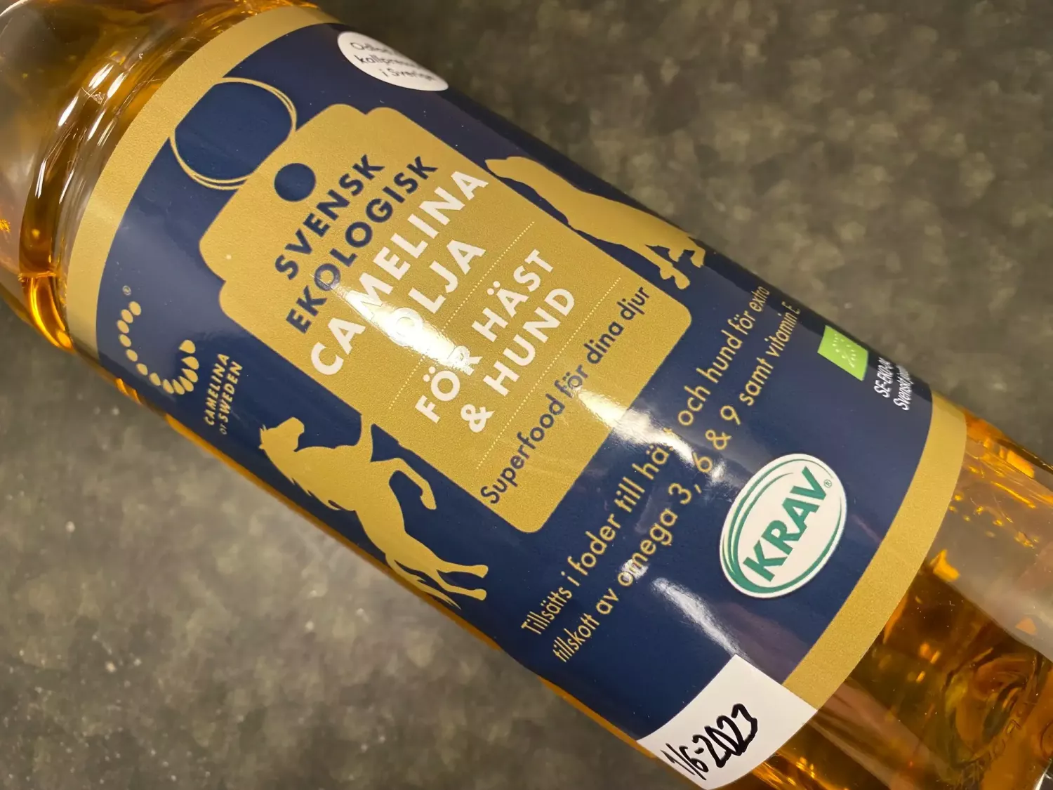 Camelina olja kallpressad svensk för häst och hund (1000 ml)