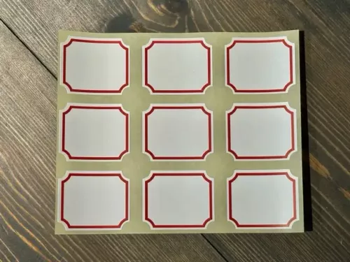 Etikett Fyrkantig med lingonröd kant (9 st / ark)