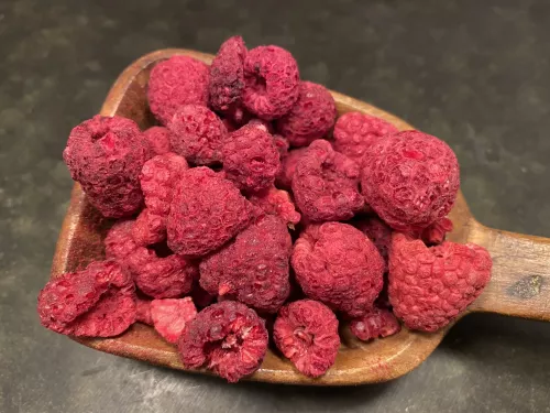 Hallon hela frystorkade  (25 g)