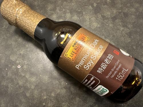 Premium kinesisk mörk soja (150 ml)