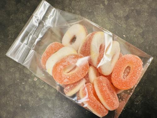 Godis Syrliga Persikoringar (160 g)