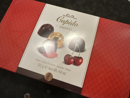 Chokladpraliner med körsbär (132 g)