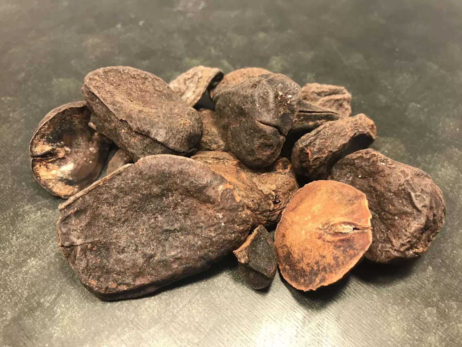Kolanötter hela och delade  (140 g)
