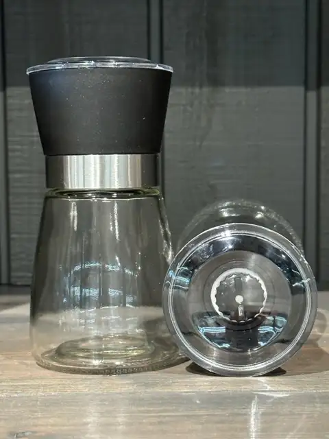 Kryddkvarn svart plast/alu (185 ml)