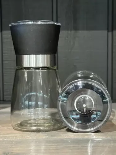 Kryddkvarn svart plast/alu (185 ml)