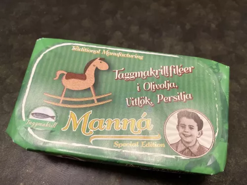 Taggmakrillfiléer i olivolja, vitlök och persilja. (120 g)