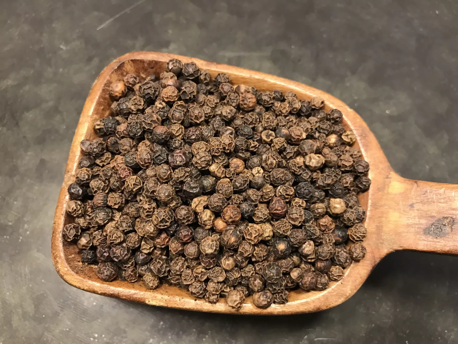 Svartpeppar hel 1 kg/förp (1 kg)