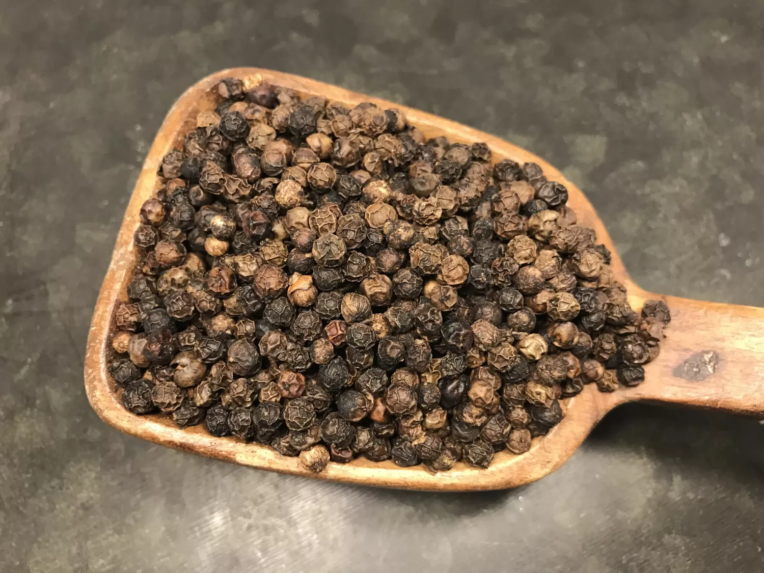 Svartpeppar Tellicherry hel 1 kg/förp (1 kg)