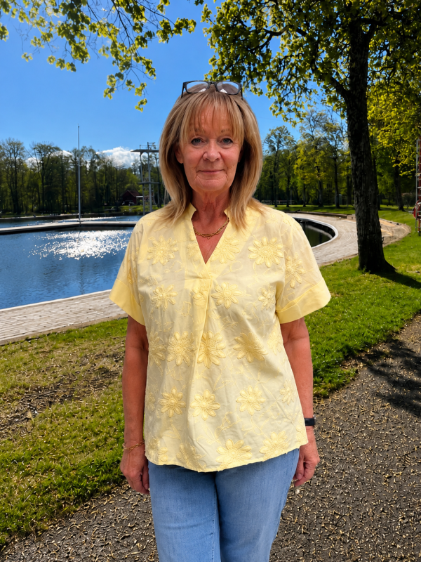 Blus vaniljgul