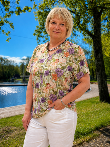 Blus lila blommig