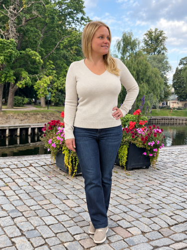 Stickad tröja beige