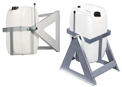 Det perfekta hjälpmedlet vid hantering av 25L plastdunkar. Kan placeras på både golv och vägg.