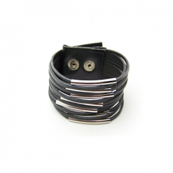 Läder armband med silverfärgade stavar, knäpps med tryckknapp