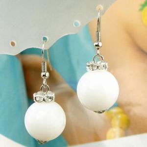 Örhängen vit pärla