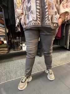 Magiskt stretchig byxa, Mullvad Plussize (Karin) - Soulful Fashion