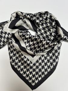 Scarves, Hundtandsmönstrad Svart (70x70 cm) - Three M