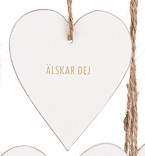 Tags i trä, hjärta med guldtext: "Älskar dej"
