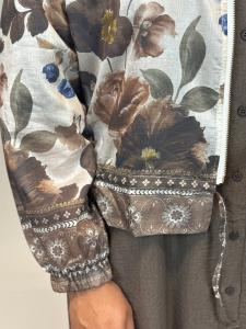 Blusjacka med dragkedja, Beige Blommig Adele - Mix by Heart     BERÄKNAD LEV: SEP